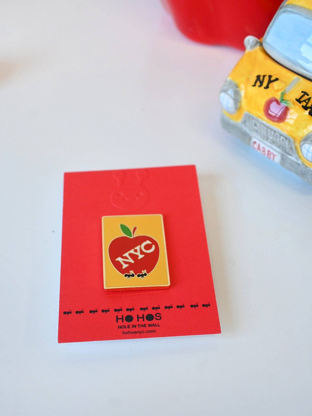 "Big Apple" Enamel pin