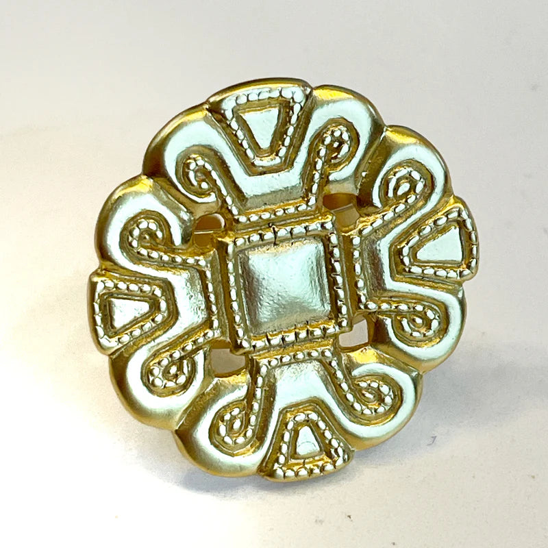 Gold Ring by Saskia
